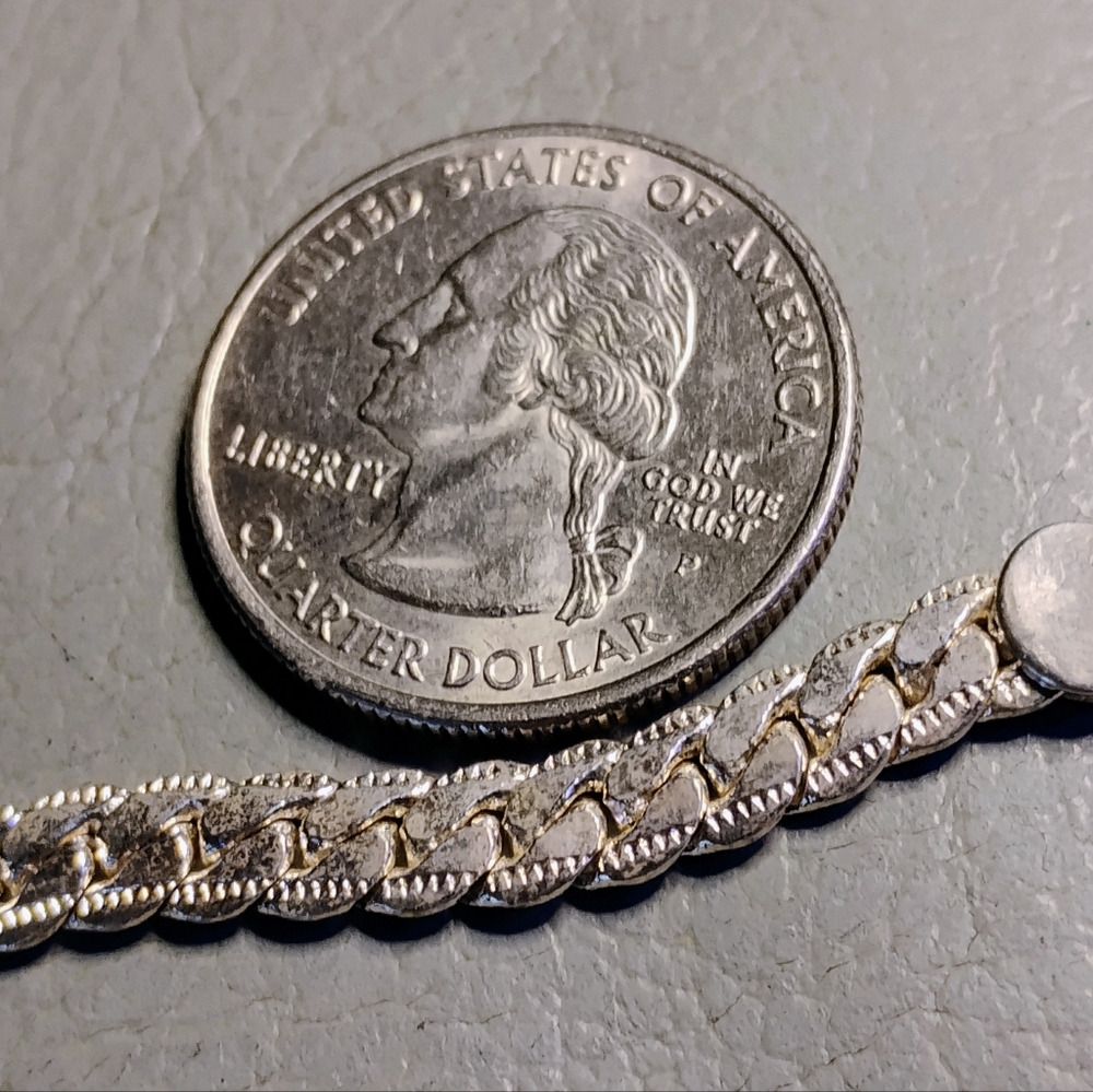 UNISEX- *GORGEOUS HERRINGBONE*, STERLING SILVER, 20" CHAIN. (N-4409125)